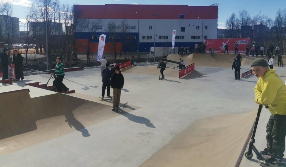 В мурманской Долине Уюта открыли скейт-парк